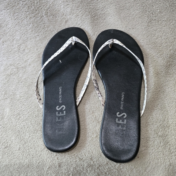 TKEES Black and Snakeskin Print Thong Sandals Size 9 - Picture 3 of 9